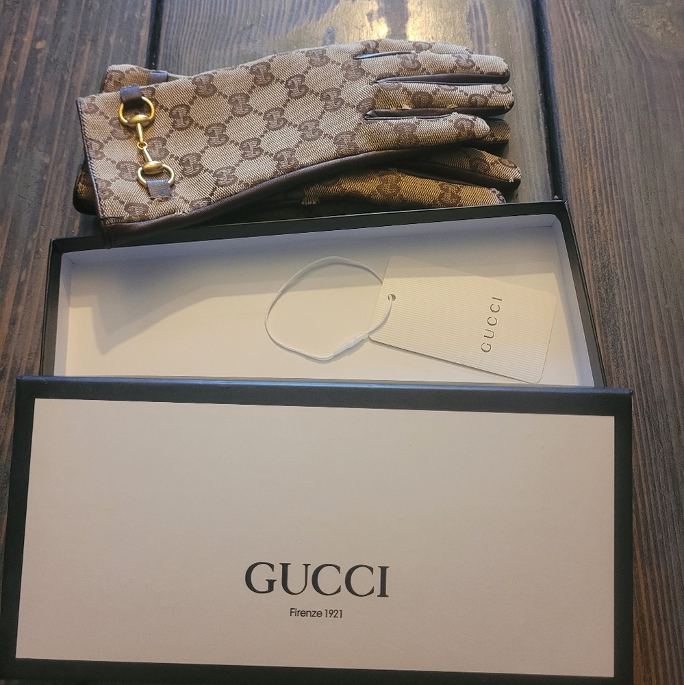 Authentic Ladies Gucci gloves
